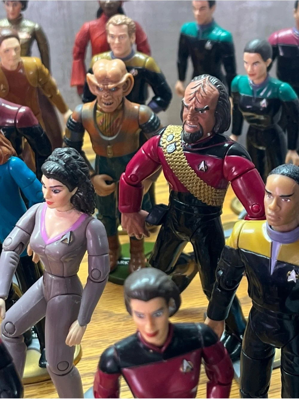 Large lot of Star Trek action figures 33 in the lot